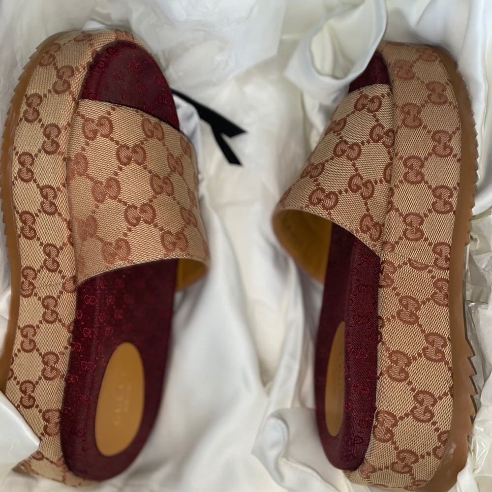 Beige/Brick Red GG Canvas Woman’s Original Slides